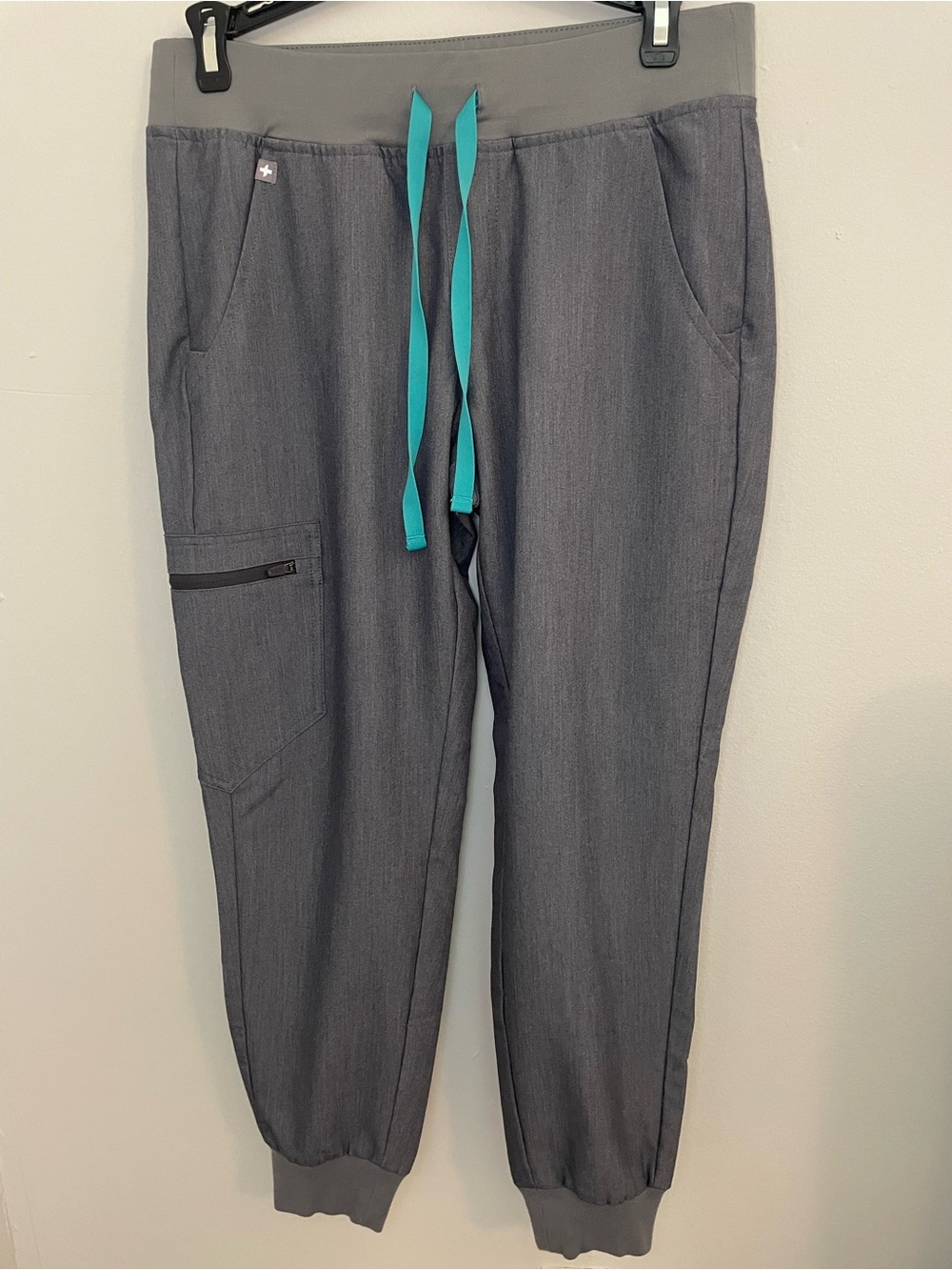 Figs Kids Gray Pajama Set with Teal Drawstrings - Picture 4 of 7